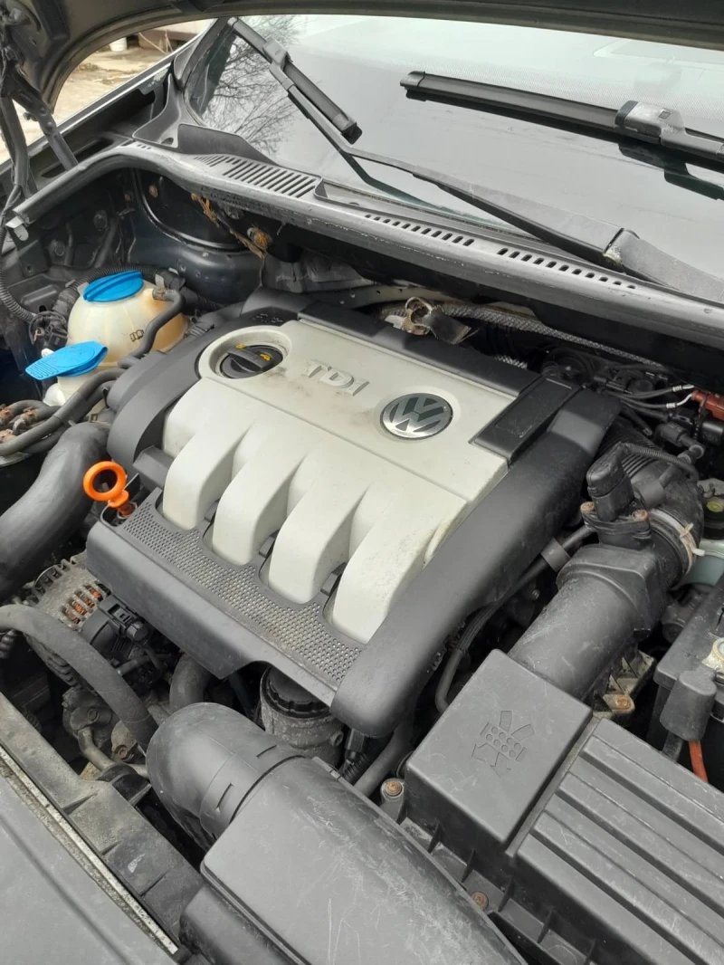 VW Touran 1.9 tdi, снимка 9 - Автомобили и джипове - 52677718