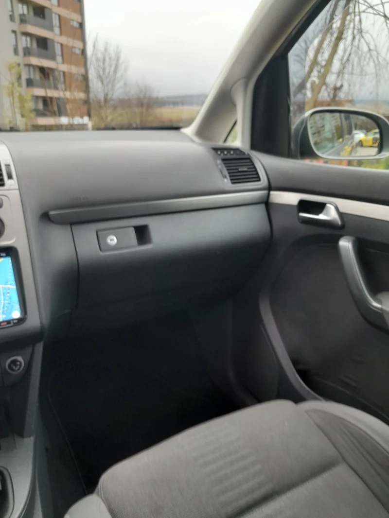 VW Touran 1.9 tdi, снимка 14 - Автомобили и джипове - 52677718