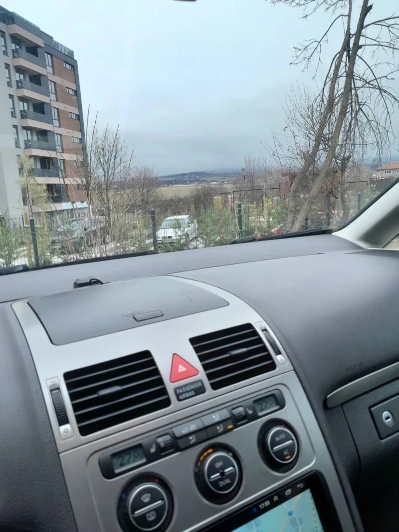 VW Touran 1.9 tdi, снимка 12 - Автомобили и джипове - 52677718