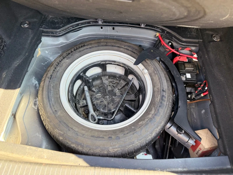 Mercedes-Benz E 200 2.2 CDI, снимка 12 - Автомобили и джипове - 53573131