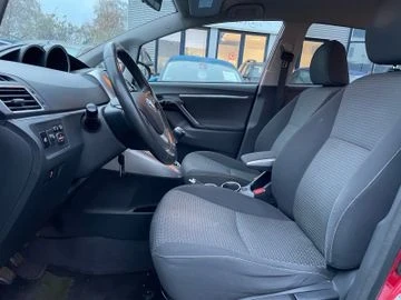 Toyota Verso 1.6 d - изображение 8