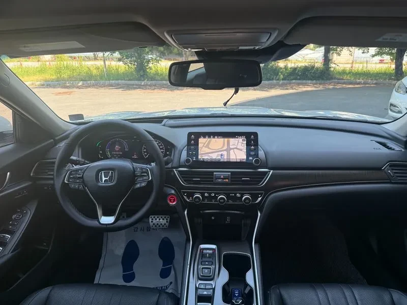 Honda Accord 2.0 Hybrid Touring, снимка 15 - Автомобили и джипове - 55841877