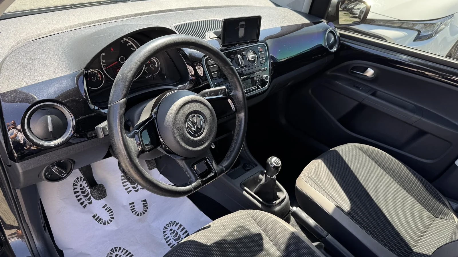 VW Up 999i CNG 68hp High Line Navi - изображение 9