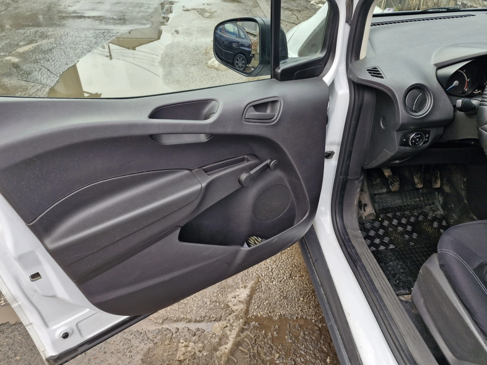 Ford Courier  - изображение 10