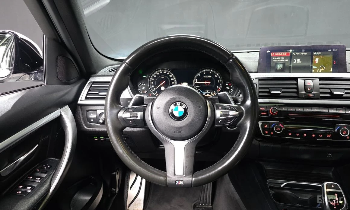 BMW 330 * M-SPORT* SHADOW* ДИГИТАЛНО ТАБЛО* HEAD-UP* FULL*, снимка 12 - Автомобили и джипове - 54190594