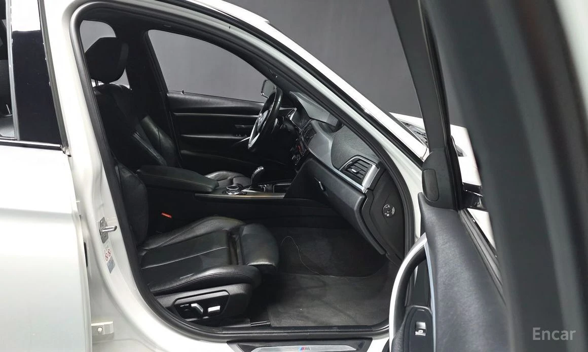 BMW 330 * M-SPORT* SHADOW* ДИГИТАЛНО ТАБЛО* HEAD-UP* FULL*, снимка 10 - Автомобили и джипове - 54190594