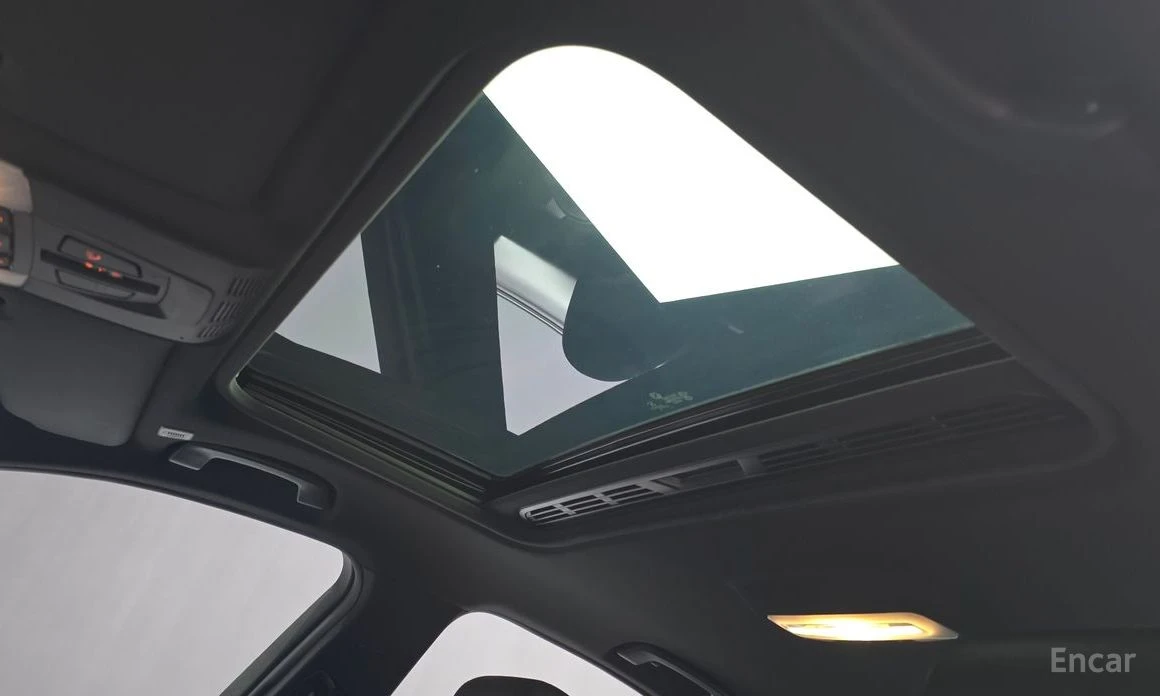 BMW 330 * M-SPORT* SHADOW* ДИГИТАЛНО ТАБЛО* HEAD-UP* FULL*, снимка 17 - Автомобили и джипове - 54190594