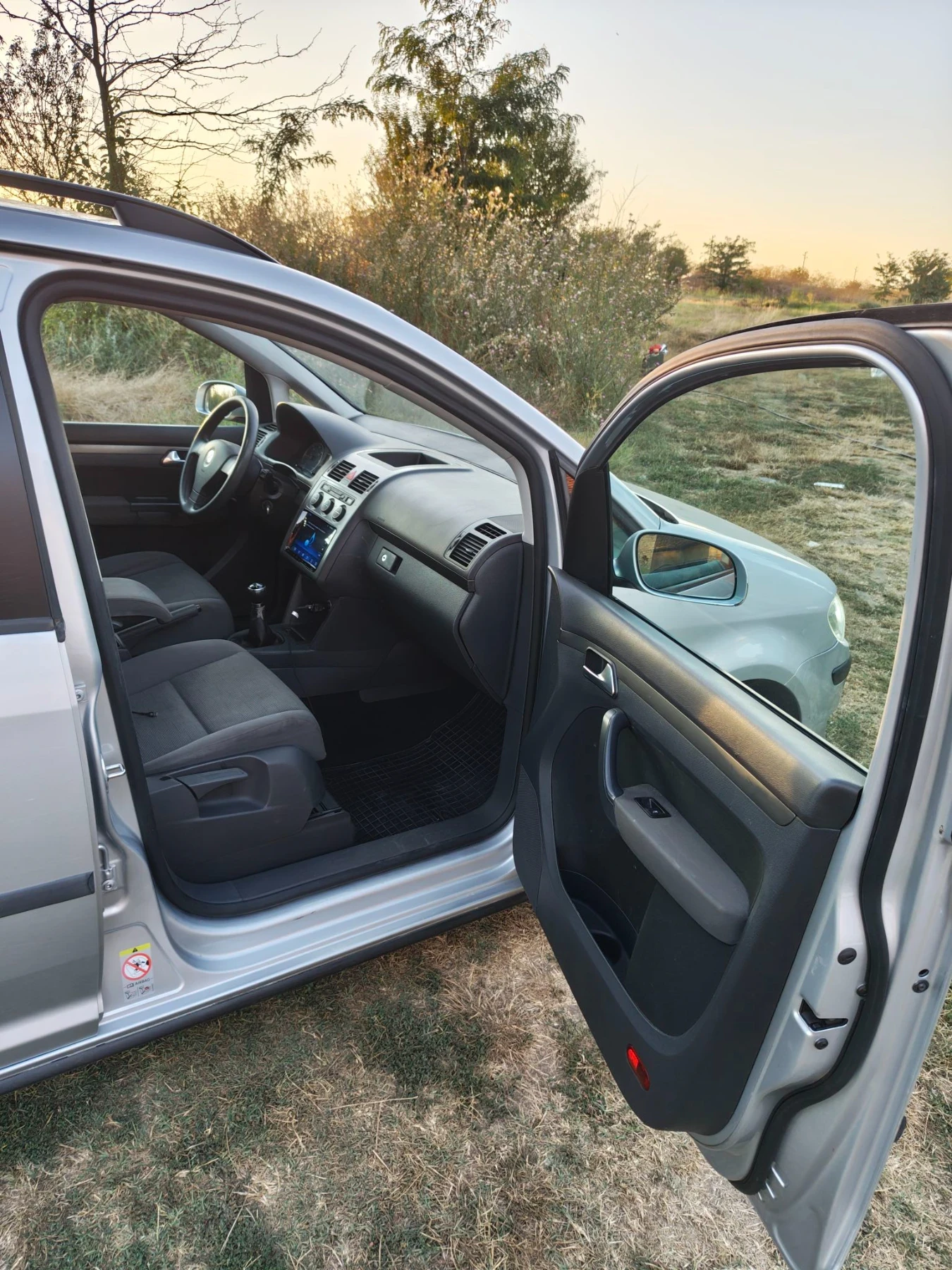 VW Touran, снимка 5 - Автомобили и джипове - 55697202