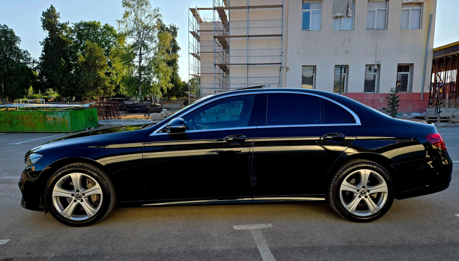 Mercedes-Benz E 220 D AMG 4-Matic Германия MultiBeam LED НАВИ КОЖА ТОП, снимка 2 - Автомобили и джипове - 56107135
