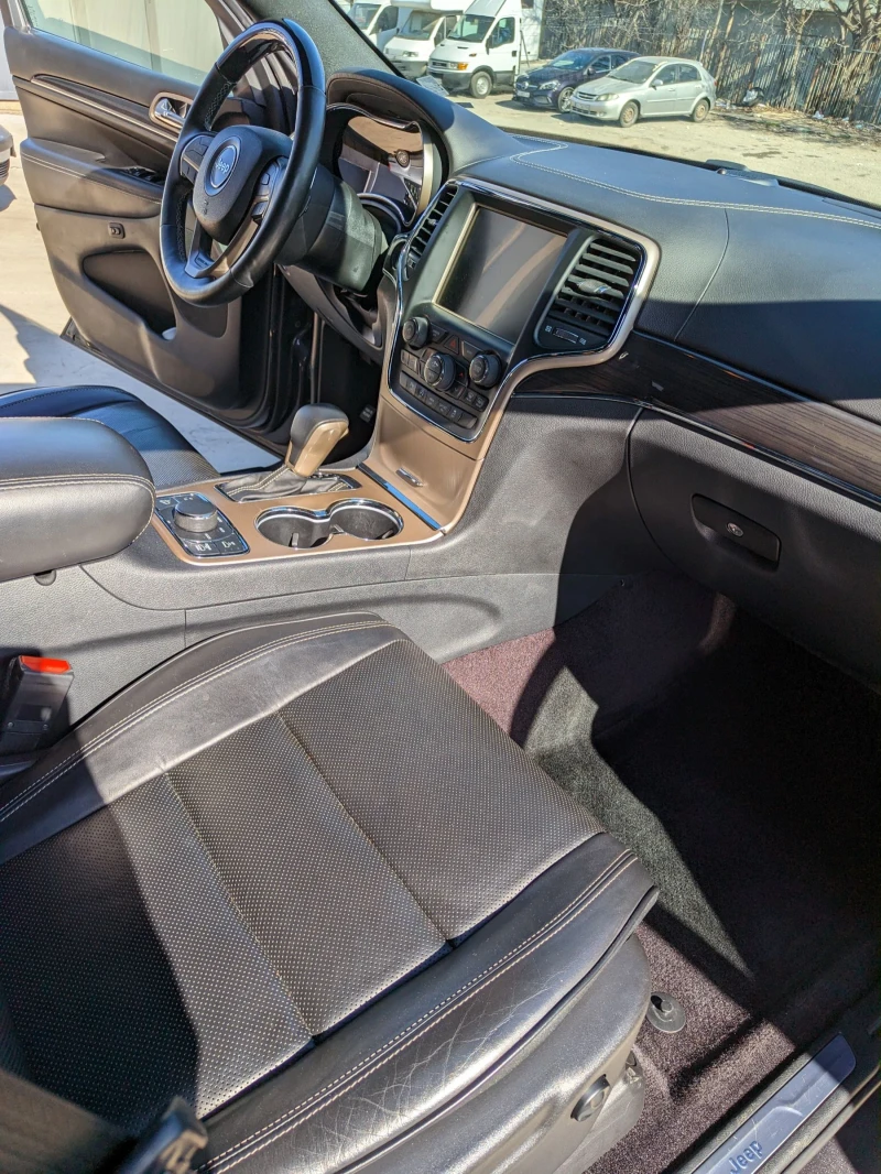 Jeep Grand cherokee Overland, снимка 12 - Автомобили и джипове - 52698615