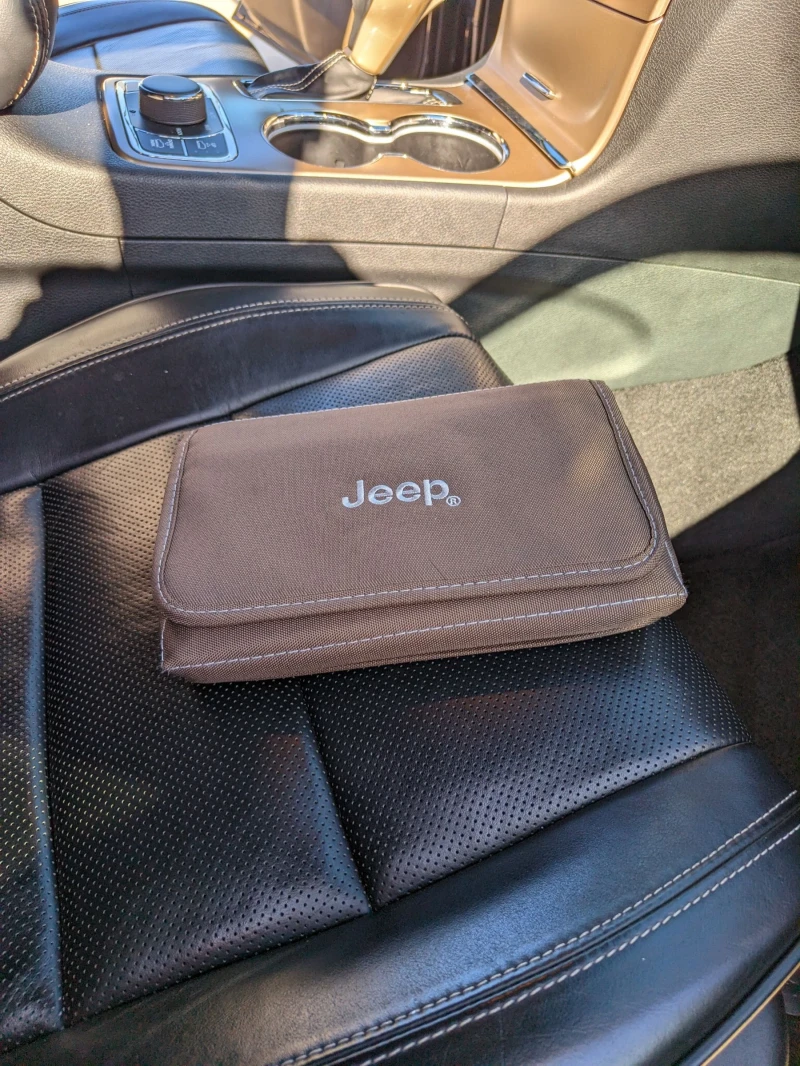 Jeep Grand cherokee Overland, снимка 11 - Автомобили и джипове - 52698615