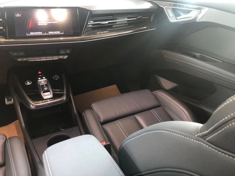 Audi Q4 50e-TRON/299HP/S-LINE/HUD/CAM/LED/DIGI/543g, снимка 10 - Автомобили и джипове - 52296464