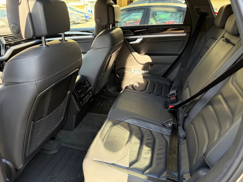 VW Touareg CR 3.0TDI, снимка 10 - Автомобили и джипове - 53152884