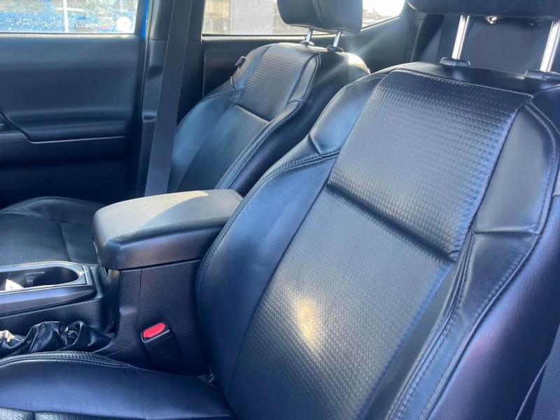 Toyota Tacoma * 4x4 Double Cab * CARFAX * БЕЗ ПЪРВОНАЧАЛНА ВНОСК, снимка 11 - Автомобили и джипове - 53191643