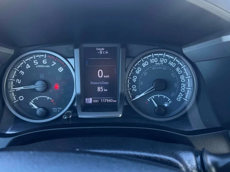 Toyota Tacoma * 4x4 Double Cab * CARFAX * БЕЗ ПЪРВОНАЧАЛНА ВНОСК, снимка 8 - Автомобили и джипове - 53191643