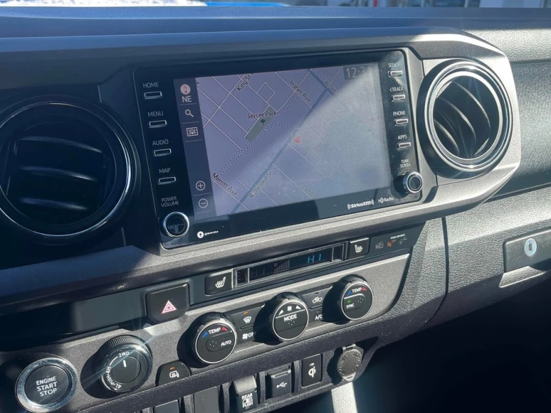 Toyota Tacoma * 4x4 Double Cab * CARFAX * БЕЗ ПЪРВОНАЧАЛНА ВНОСК, снимка 9 - Автомобили и джипове - 53191643