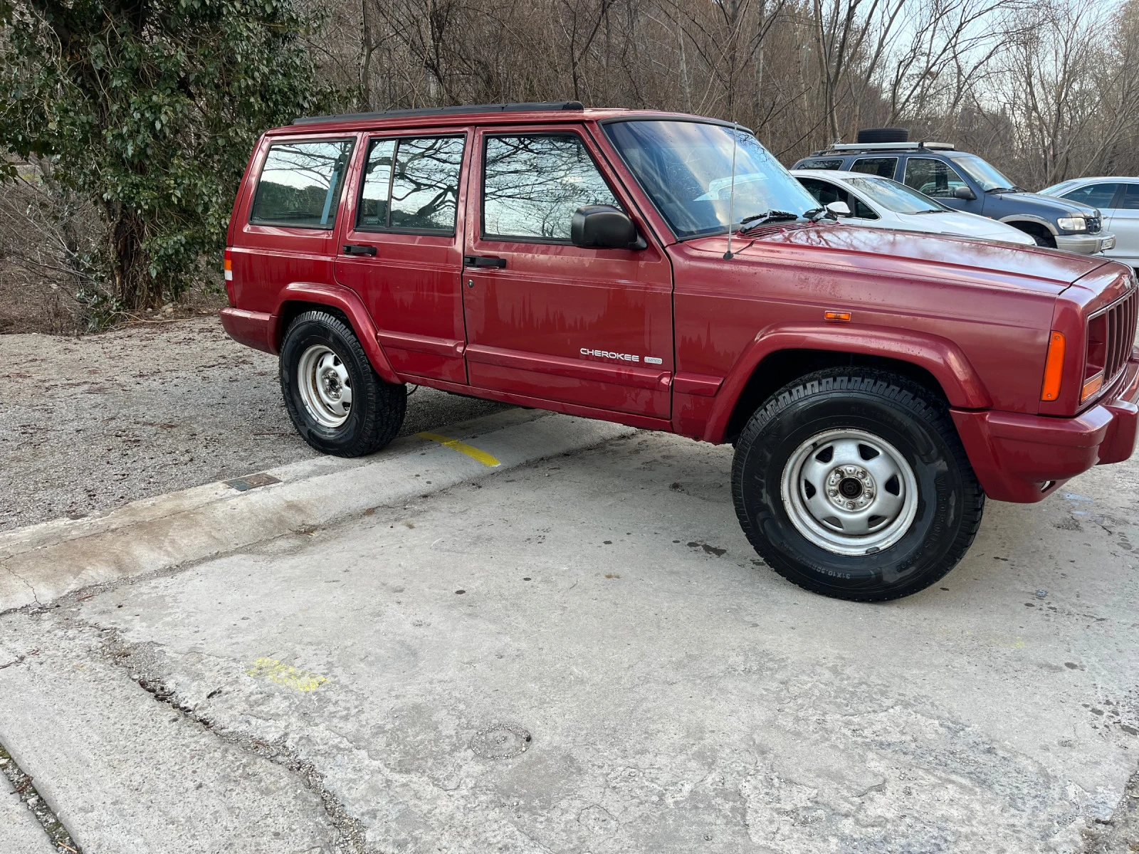 Jeep Cherokee 4.0 - изображение 2