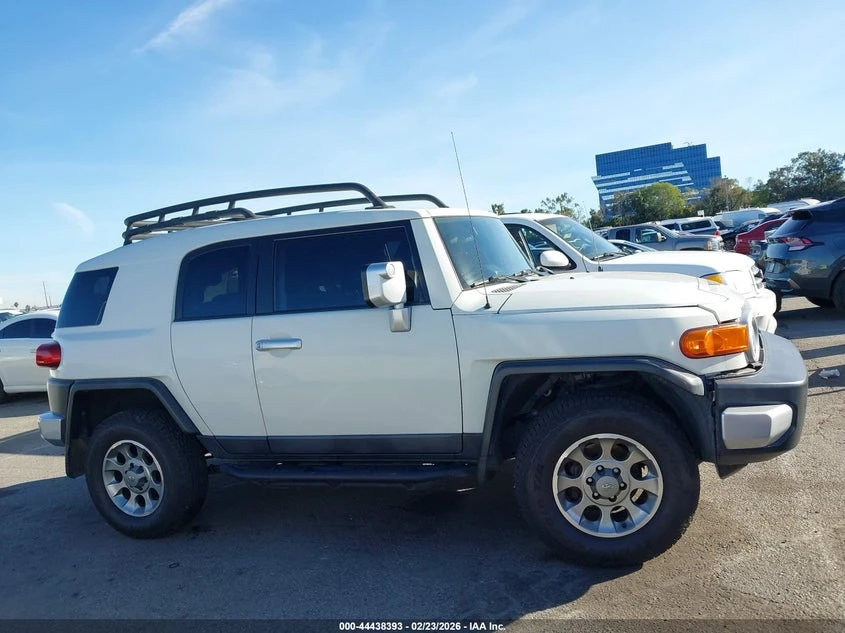 Toyota Fj cruiser 4.0l, снимка 13 - Автомобили и джипове - 53941329