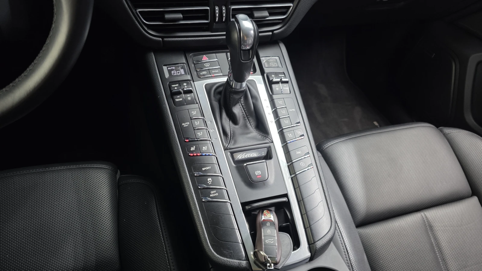 Porsche Macan 360* ЕЛ. БАГАЖНИК* ЛЮК* ПОДГРЕВ ВОЛАН* КРАЙНА ЦЕНА, снимка 9 - Автомобили и джипове - 55608879