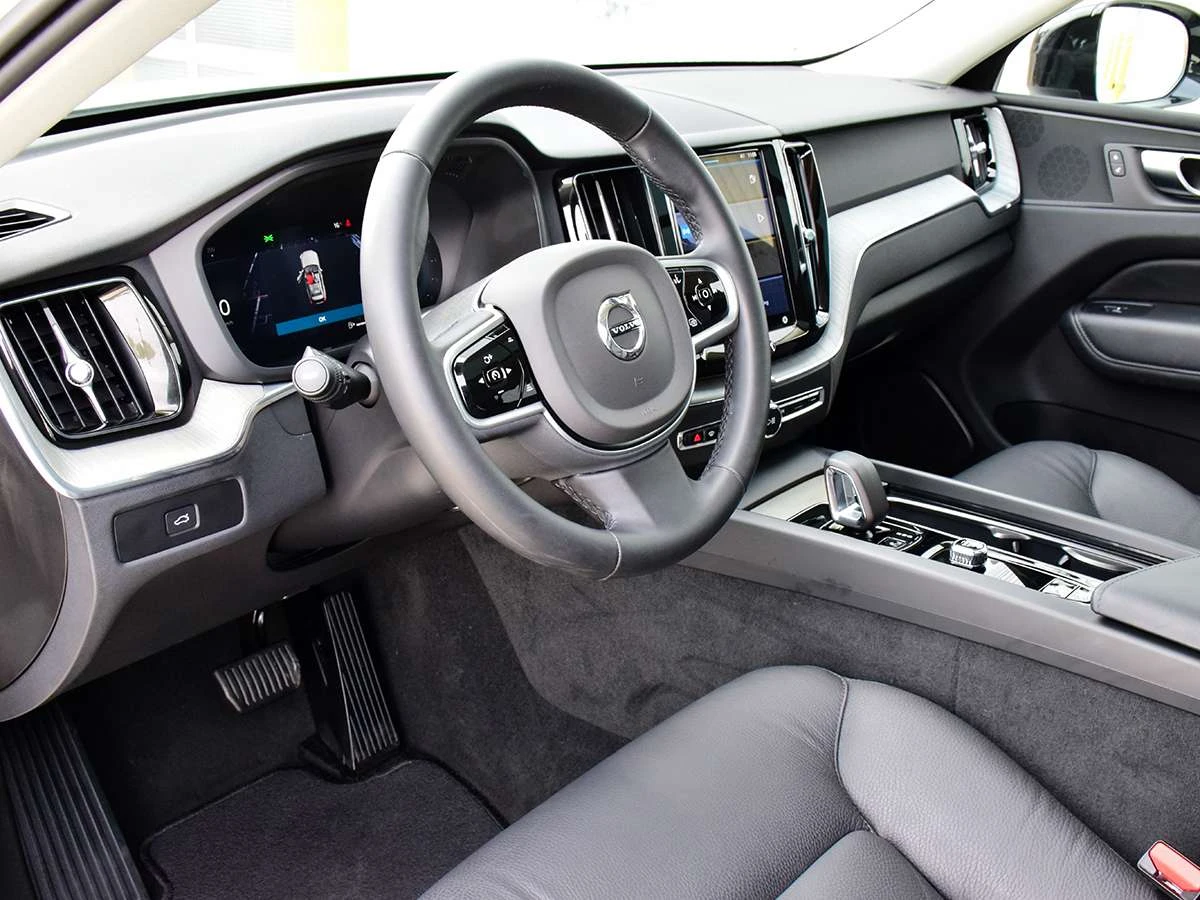 Volvo XC60 B5 / Кожа / Панорама / ЦЕНА до БГ, снимка 10 - Автомобили и джипове - 55675784