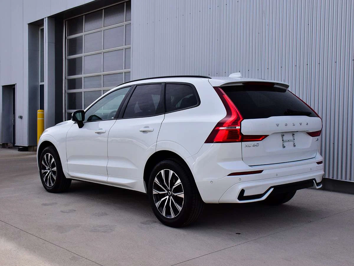 Volvo XC60 B5 / Кожа / Панорама / ЦЕНА до БГ, снимка 6 - Автомобили и джипове - 55675784