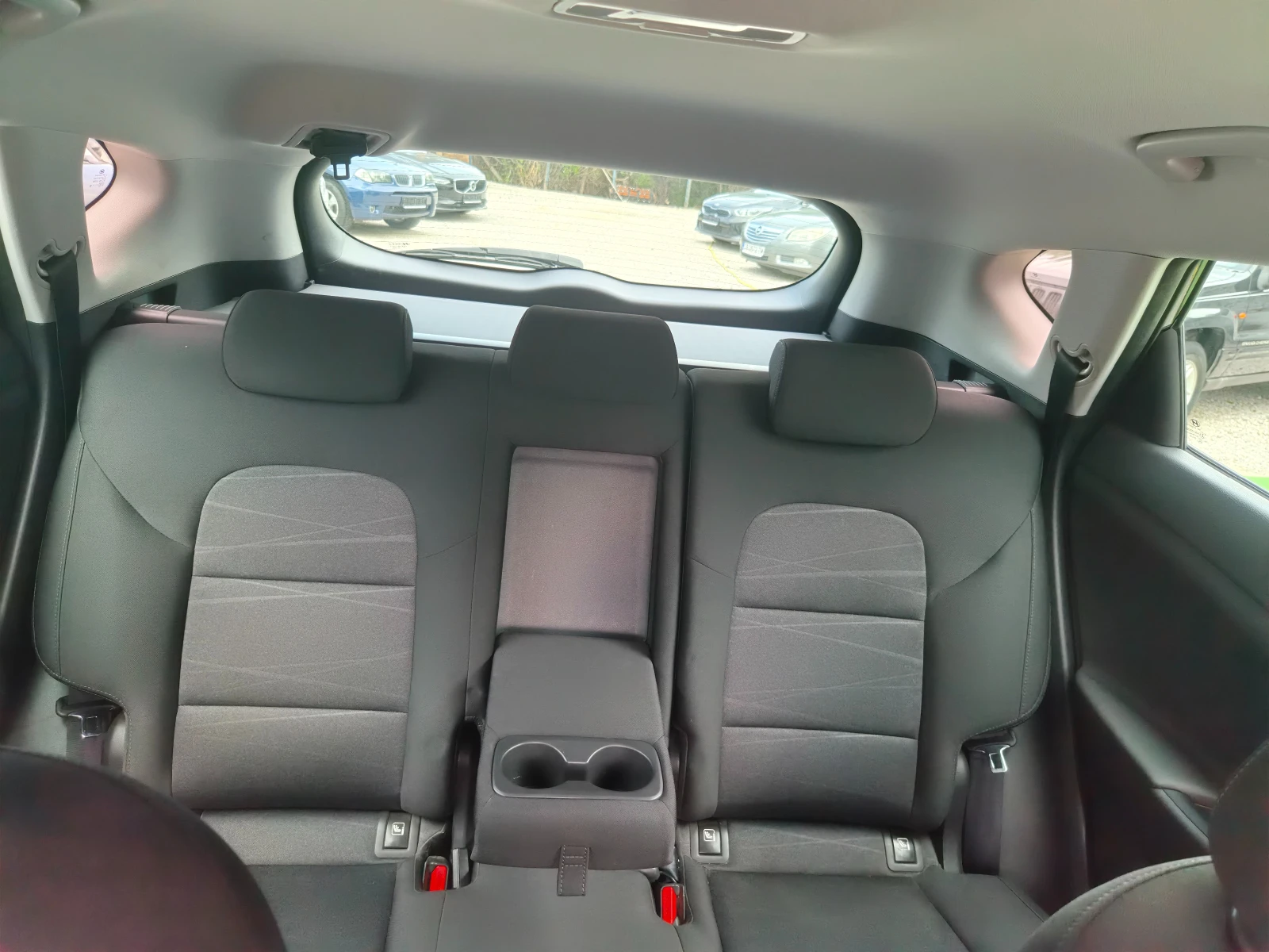 Hyundai Tucson 1.6 CRDi , снимка 12 - Автомобили и джипове - 56251898