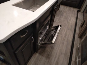 Каравана Други Jayco North Point 377RLBH, снимка 6