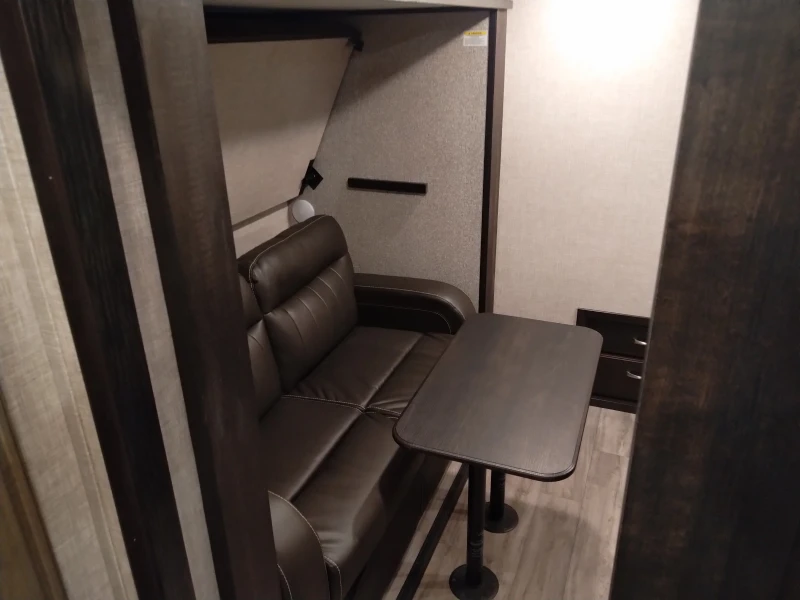 Каравана Други Jayco North Point 377RLBH, снимка 9 - Каравани и кемпери - 52548946