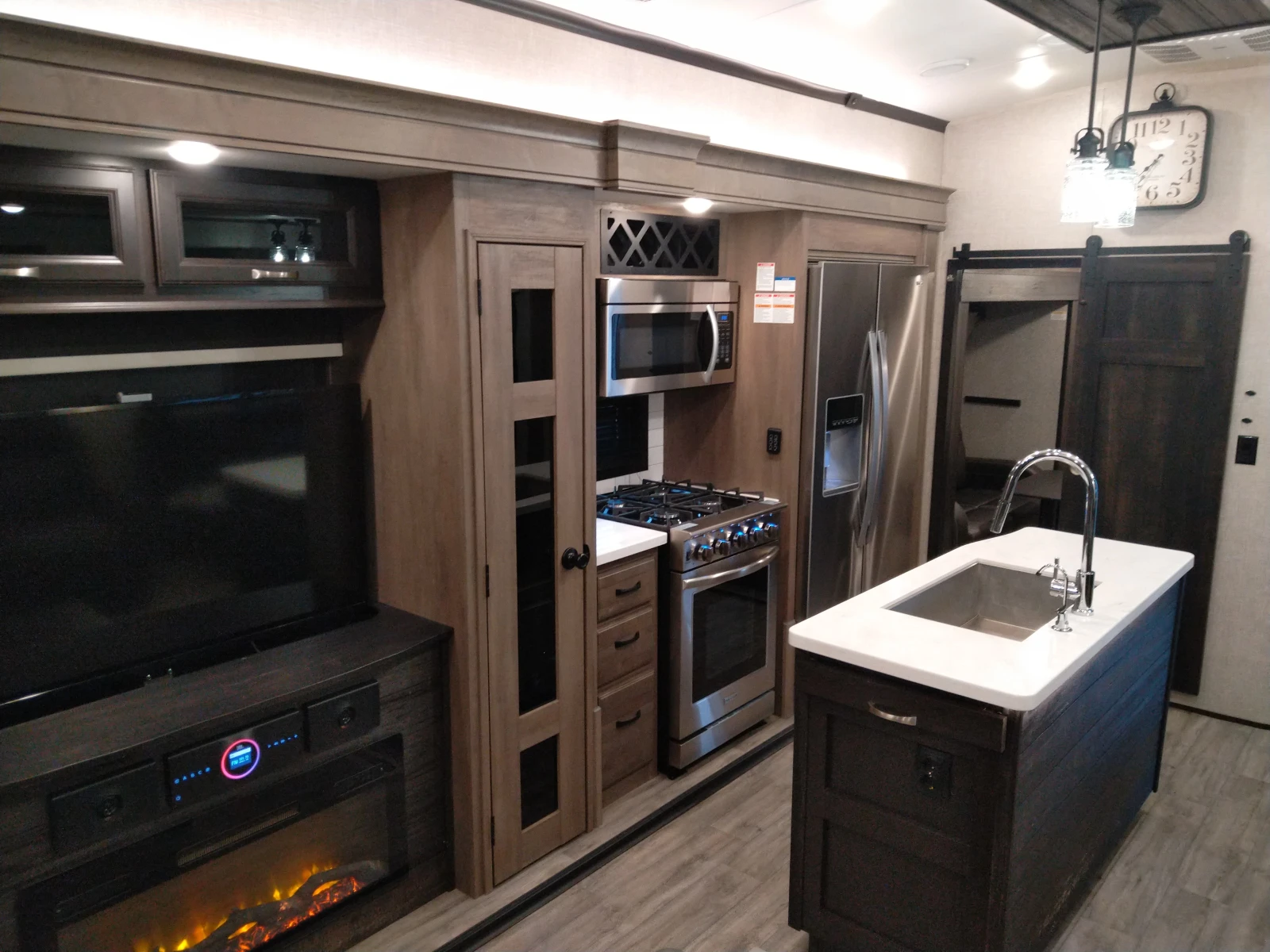 Каравана Други Jayco North Point 377RLBH - изображение 8