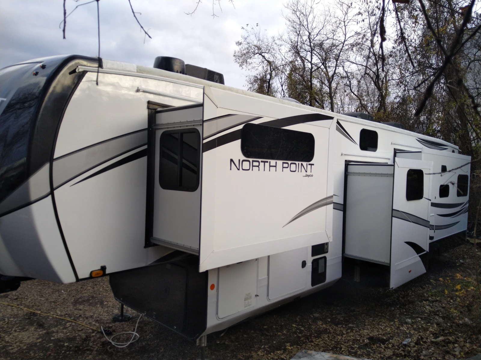 Каравана Други Jayco North Point 377RLBH - изображение 3