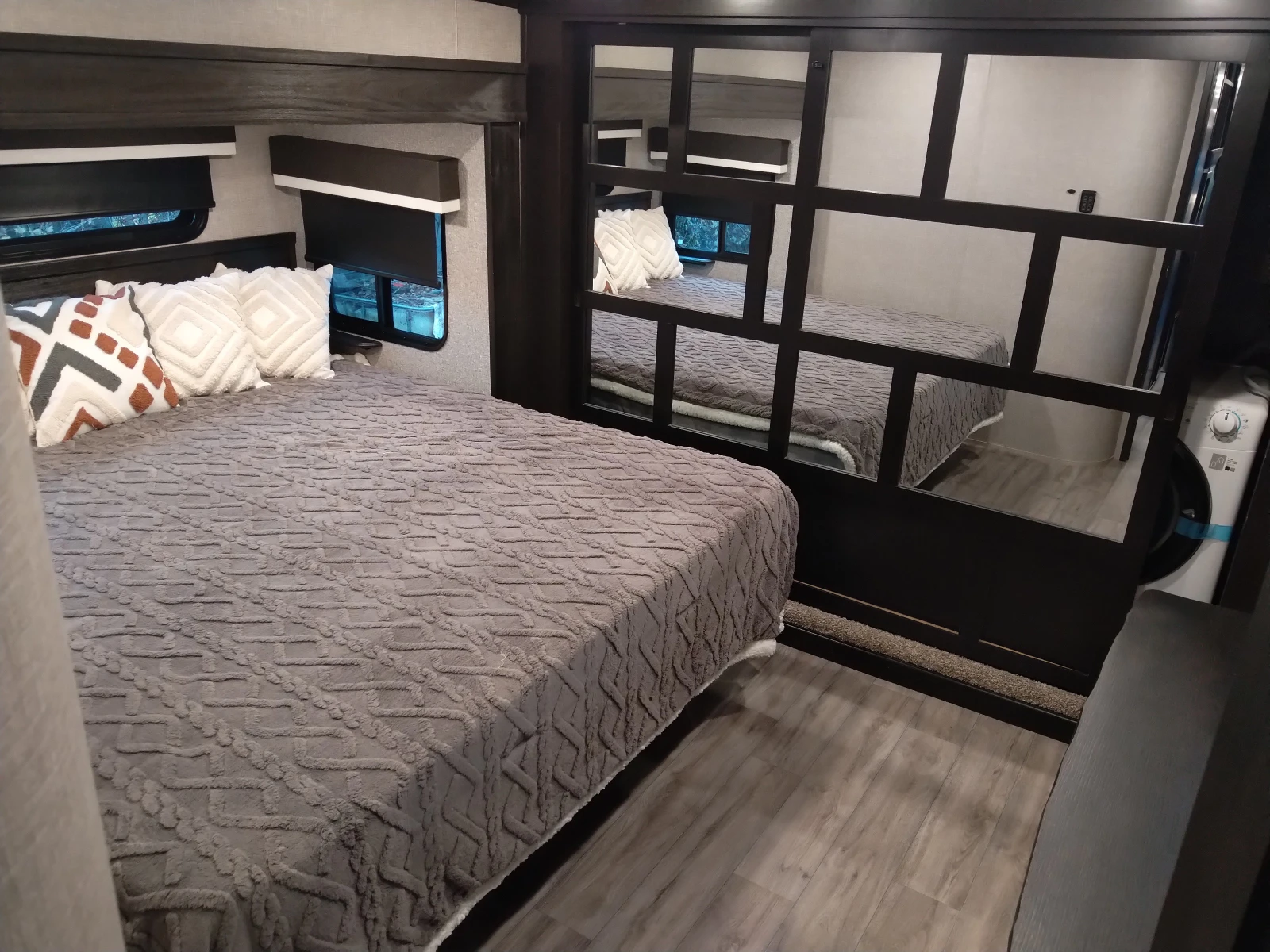 Каравана Други Jayco North Point 377RLBH - изображение 10