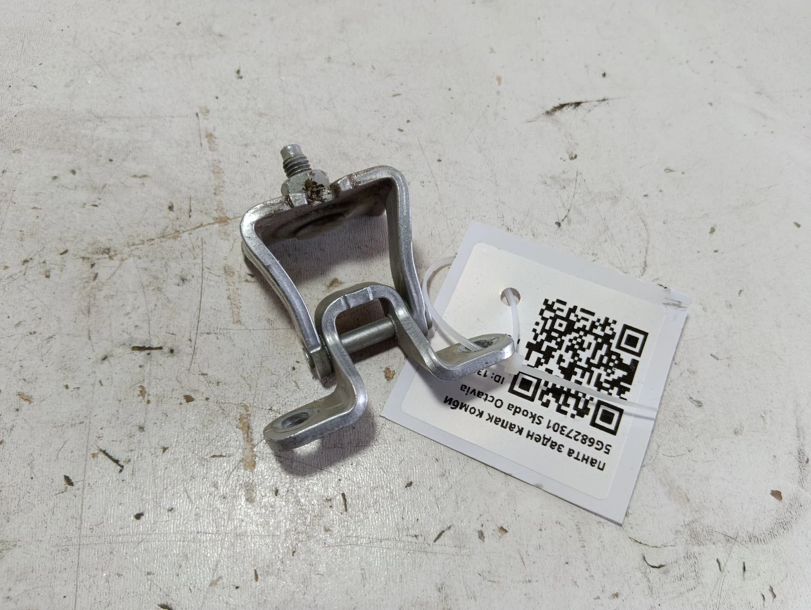 панта заден капак комби 5G6827301 Skoda Octavia