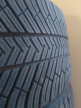 Гуми Зимни 265/40R19, снимка 4 - Гуми и джанти - 52929565