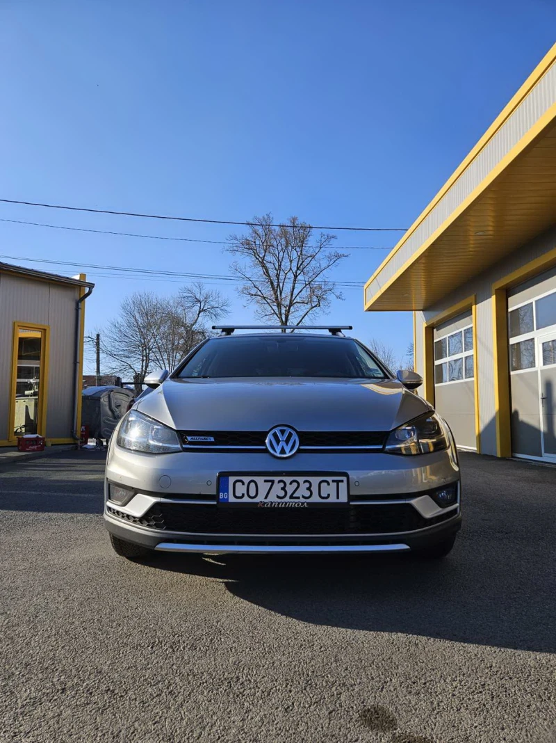 VW Golf ALLTRACK комби, снимка 2 - Автомобили и джипове - 49539639