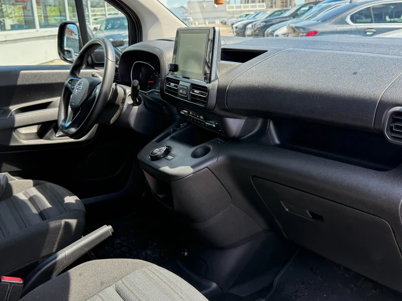 Opel Combo Life E 1.2 Turbo * 130p.s * Automatic * 58000km, снимка 9 - Автомобили и джипове - 52509942