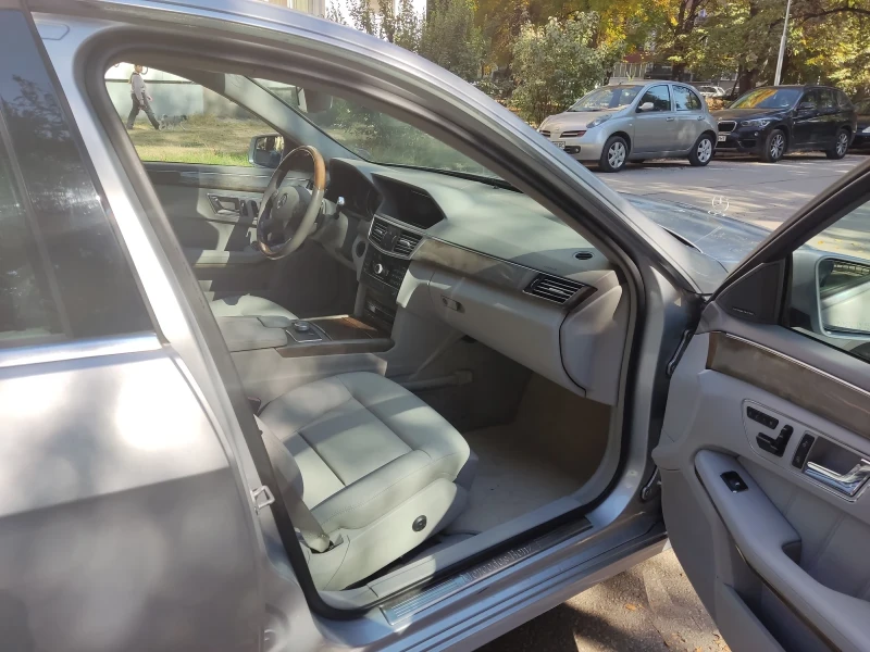 Mercedes-Benz E 350, снимка 11 - Автомобили и джипове - 51894805