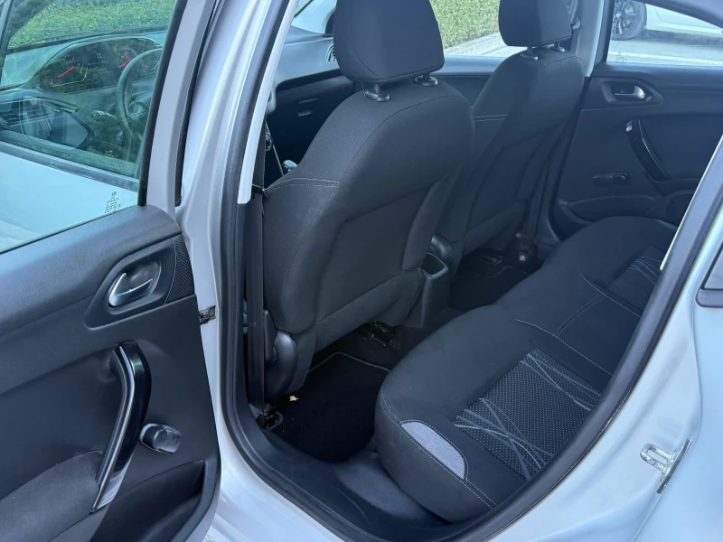 Peugeot 208 1.6 eHDI, снимка 8 - Автомобили и джипове - 52220701