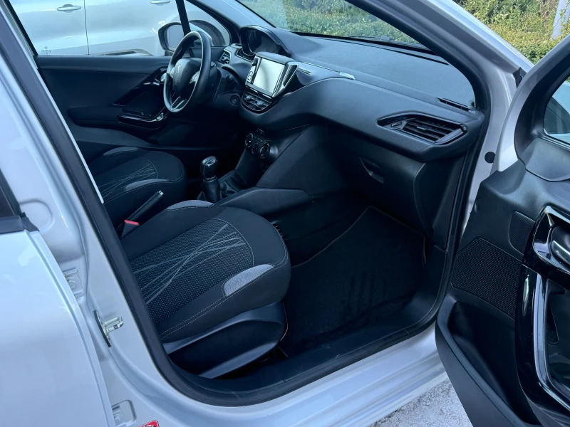 Peugeot 208 1.6 eHDI, снимка 10 - Автомобили и джипове - 52220701