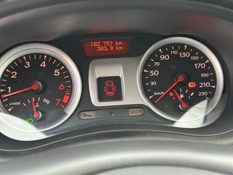 Renault Clio 1.2 i * KLIMATRONIK* , снимка 9 - Автомобили и джипове - 52174751