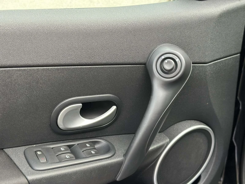 Renault Clio 1.2 i * KLIMATRONIK* , снимка 10 - Автомобили и джипове - 52174751