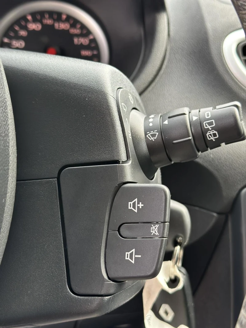 Renault Clio 1.2 i * KLIMATRONIK* , снимка 8 - Автомобили и джипове - 52174751