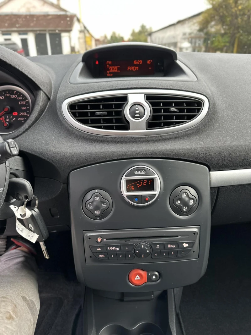 Renault Clio 1.2 i * KLIMATRONIK* , снимка 7 - Автомобили и джипове - 52174751