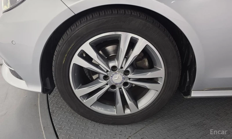 Mercedes-Benz E 220, снимка 5 - Автомобили и джипове - 53260271