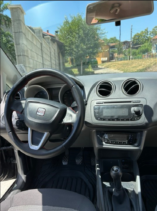 Seat Ibiza, снимка 6 - Автомобили и джипове - 46348524