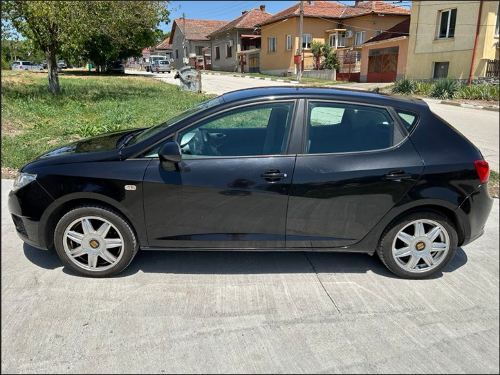 Seat Ibiza, снимка 2 - Автомобили и джипове - 46348524