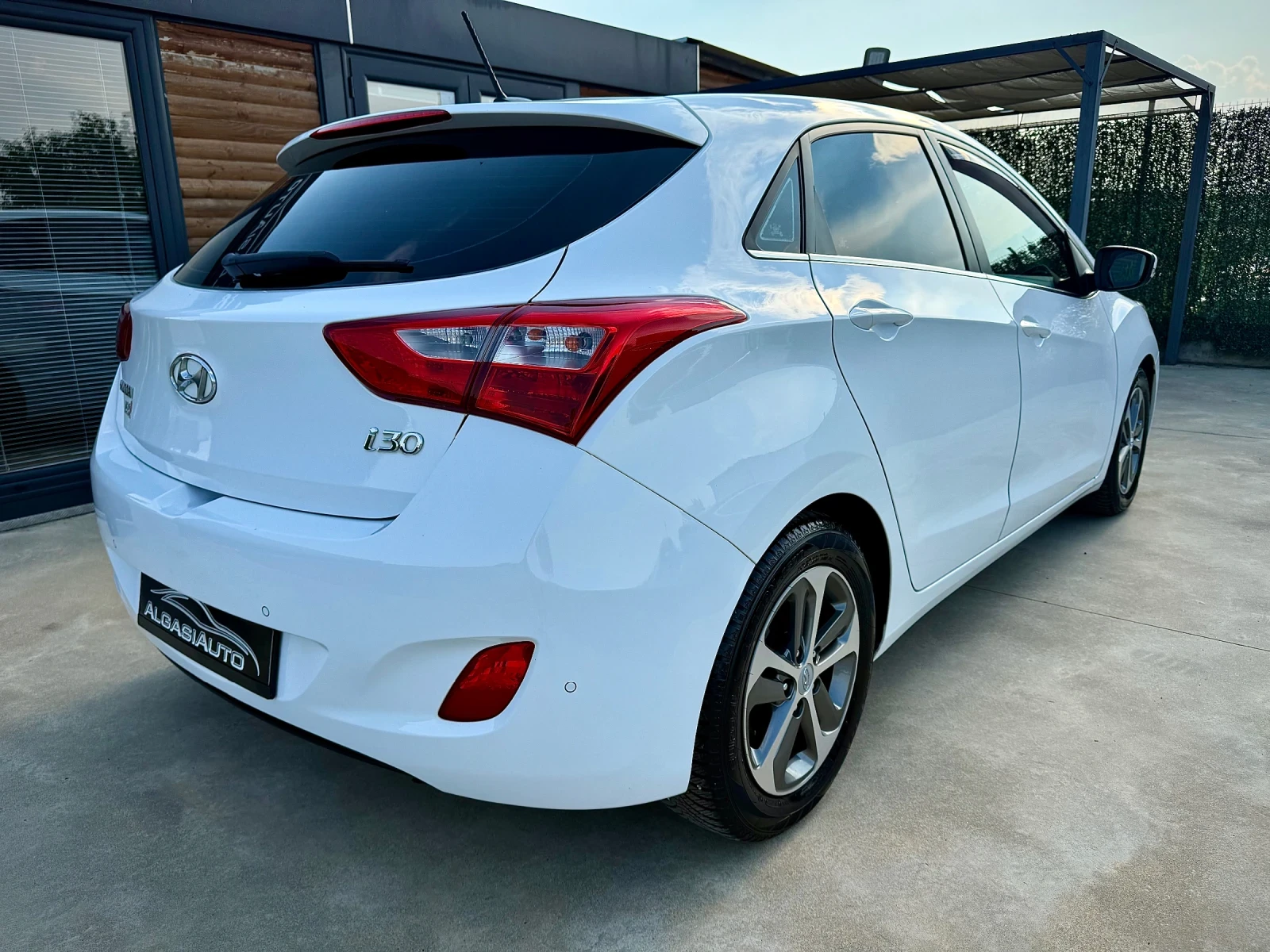 Hyundai I30 1.4 MPI* YES!* FACELIFT* NAVI* CAMERA* LED - изображение 4