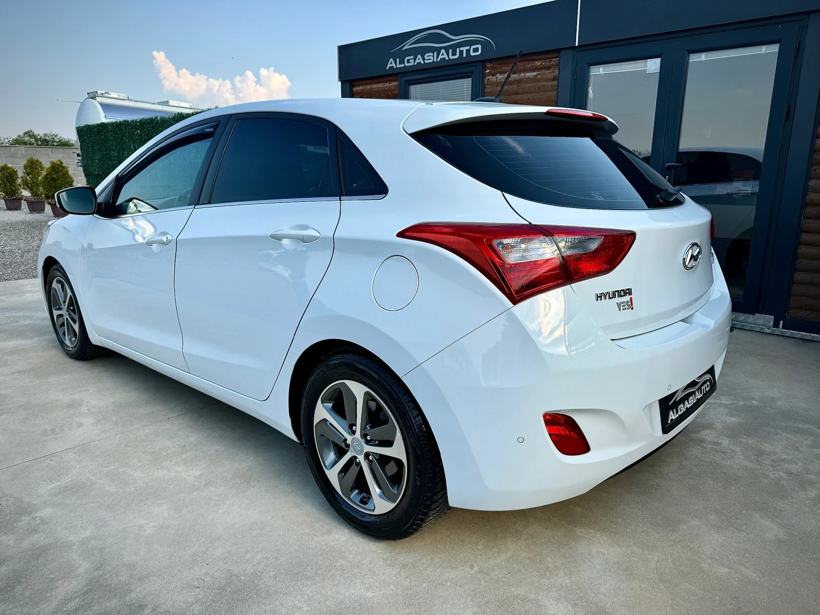 Hyundai I30 1.4 MPI* YES!* FACELIFT* NAVI* CAMERA* LED - изображение 3
