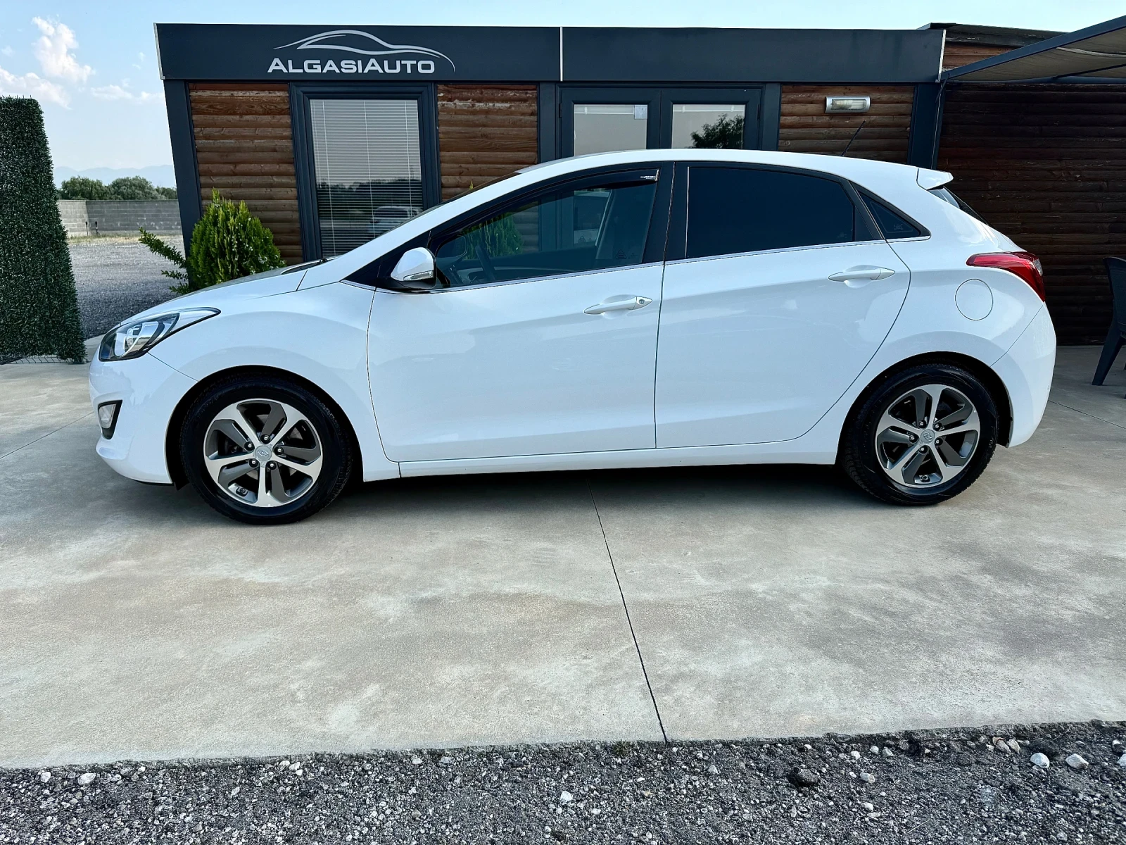 Hyundai I30 1.4 MPI* YES!* FACELIFT* NAVI* CAMERA* LED - изображение 2