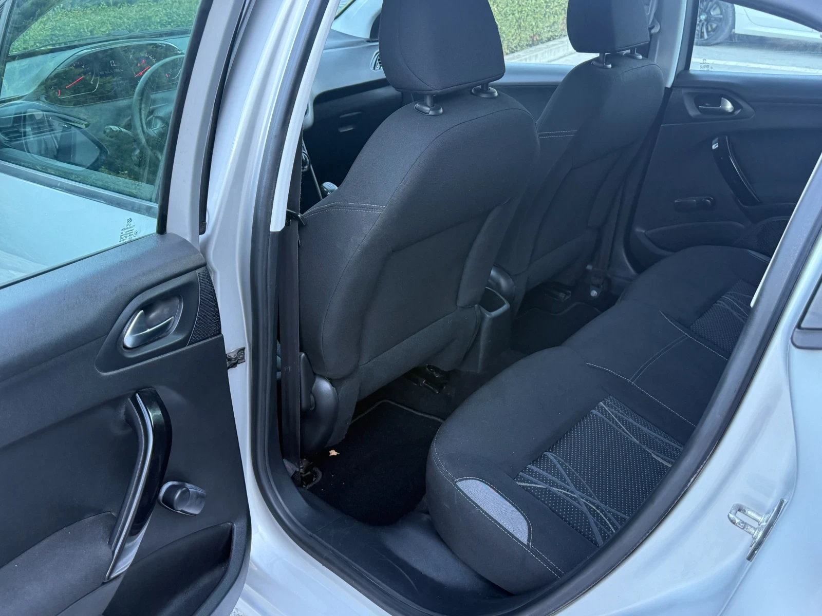 Peugeot 208 1.6 eHDI - изображение 8