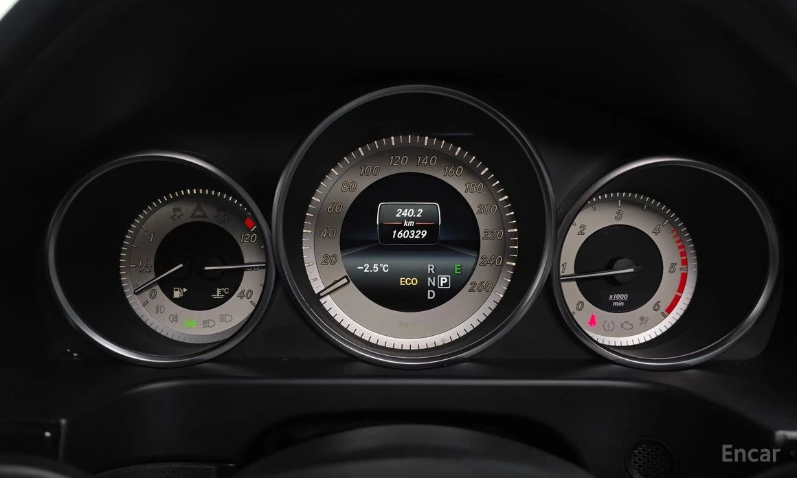 Mercedes-Benz E 220  - изображение 8